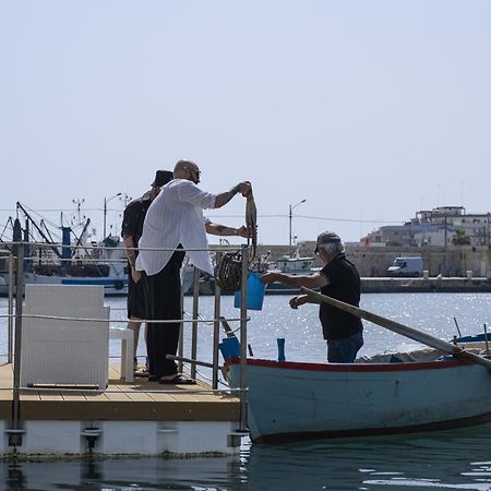 Houseboat Floatart Experience Bisceglie Hotell Eksteriør bilde