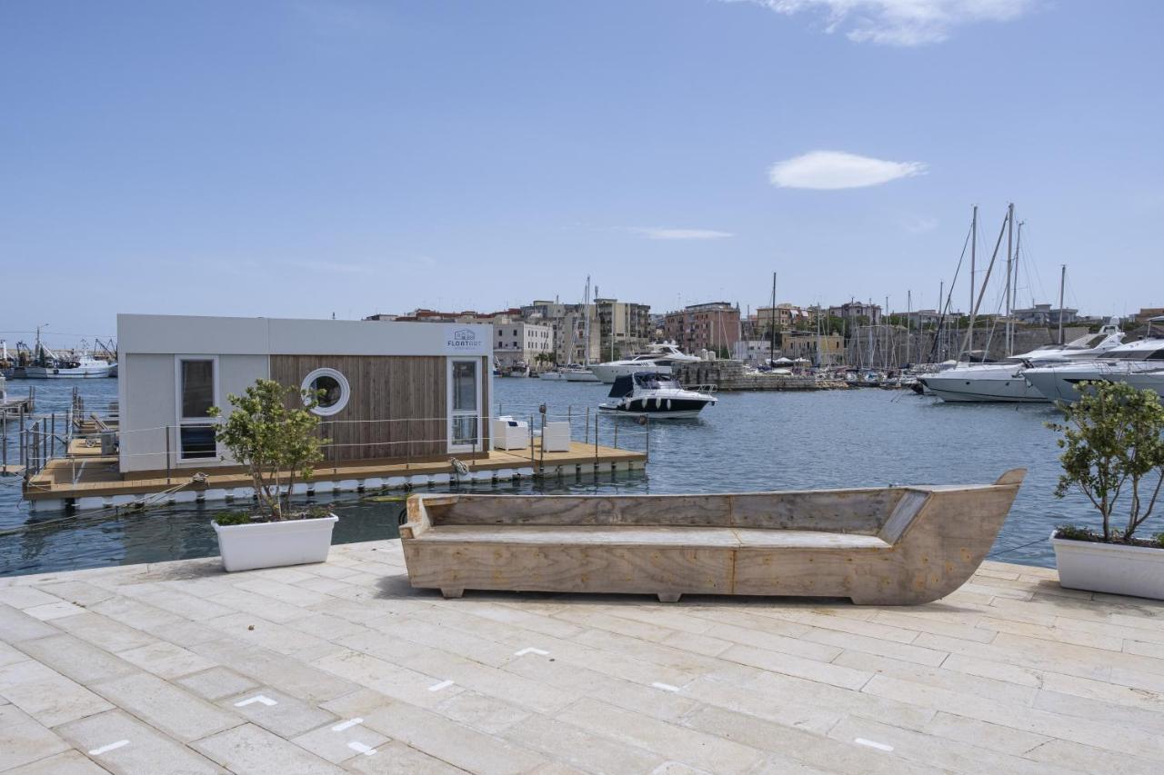 Houseboat Floatart Experience Bisceglie Hotell Eksteriør bilde